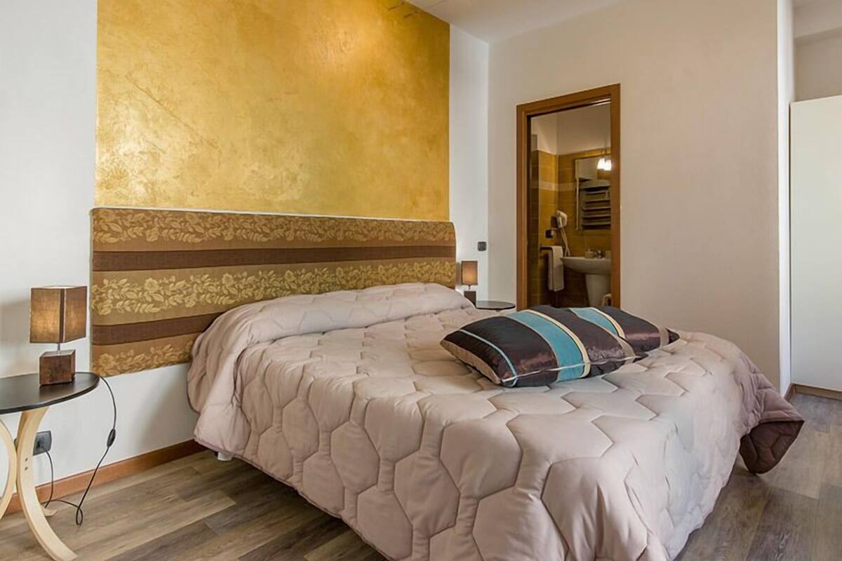 Minibar, desk, free cots/infant beds, free WiFi