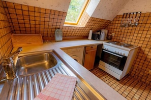 Kühlschrank, Mikrowelle, Ofen, Geschirrspüler