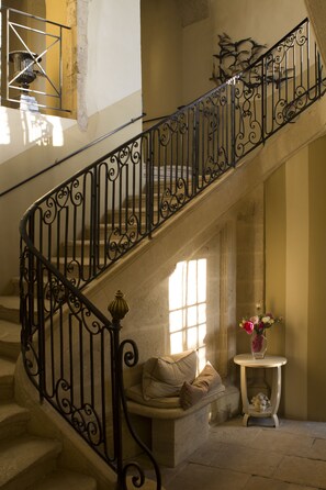 Staircase - Domaine des Escaunes (Sernhac)