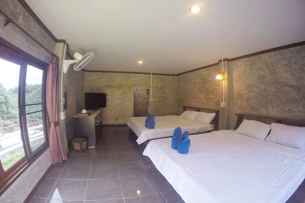 Family Room | Free WiFi