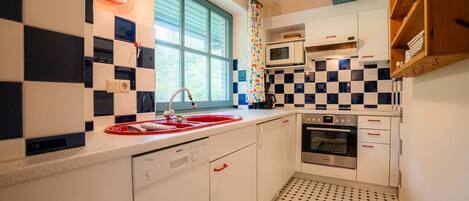 Fridge, microwave, oven, dishwasher