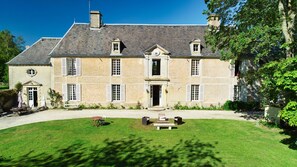 Front of property - Le Manoir de Crépon (Crepon)