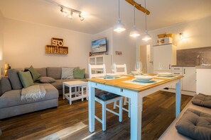 Unclassified image, 4 of 18, button