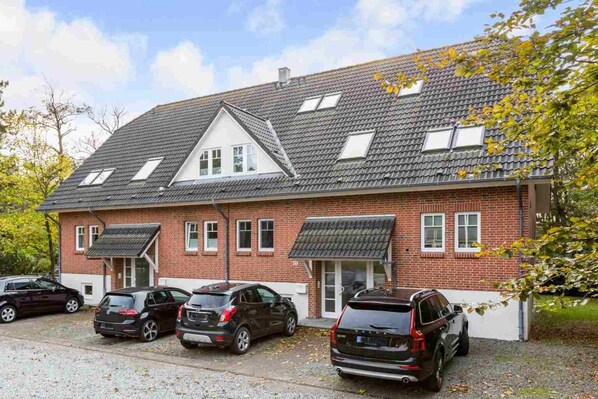 Unclassified image, 1 of 18, button