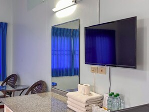 Family Room | Desk, free WiFi - Chumphon Park Resort (Chumphon)