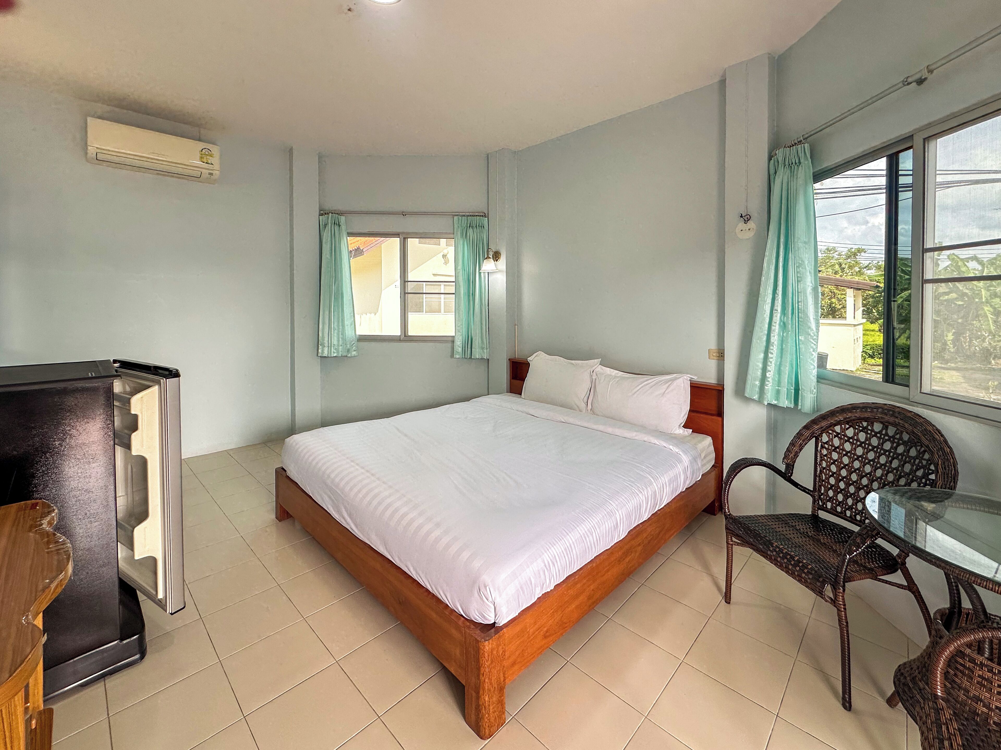 Habitación estándar, 1 cama King size | Escritorio y wifi gratis 