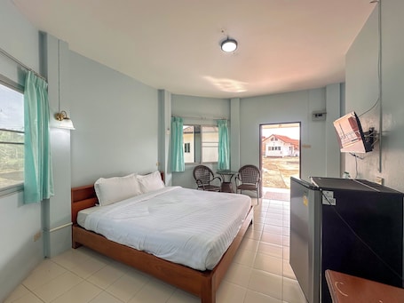 Standard Room, 1 King Bed. Chumphon Park Resort