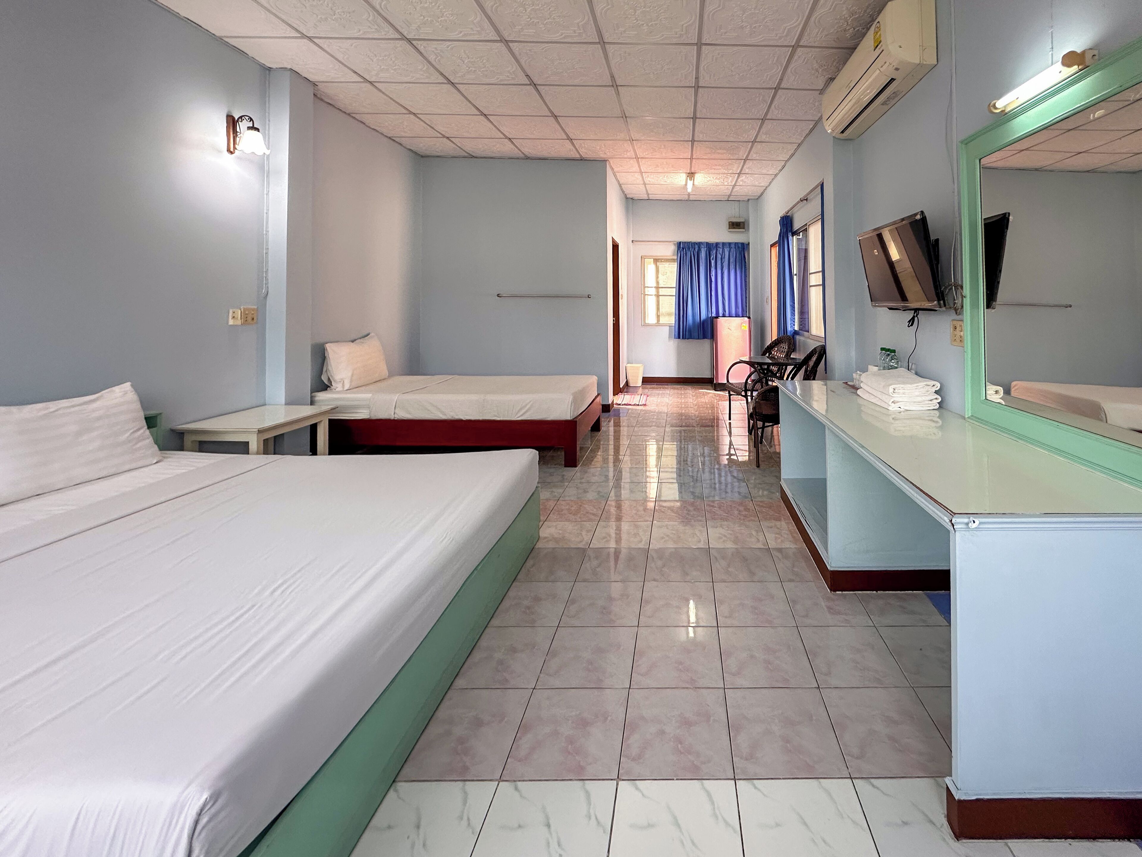 Habitación doble familiar | Escritorio y wifi gratis 