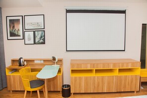 Habitación familiar | Escritorio, cortinas blackout y wifi gratis 