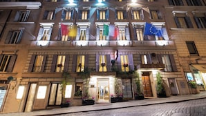 A historic hotel facade with multiple balconies, large windows, and a prominent entrance. - Hotel Cecil (Rome)