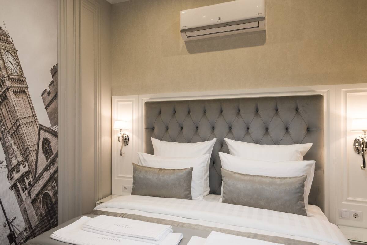 Standard Double Room | 1 bedroom, premium bedding, in-room safe, desk