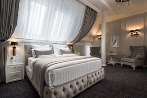Deluxe Room | Premium bedding, in-room safe, desk, blackout drapes - Boutique Hotel Stolica (Krasnodar)