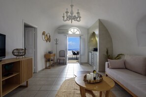 Villa familiare, 2 camere da letto (Cave) | Una cassaforte in camera, una scrivania, ferro/asse da stiro