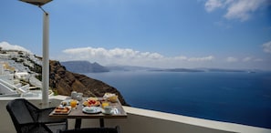 In-room safe, desk, iron/ironing board, free WiFi - Strogili Traditional Houses (Santorini)