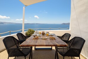 Desayuno completo (EUR 14 por persona) 