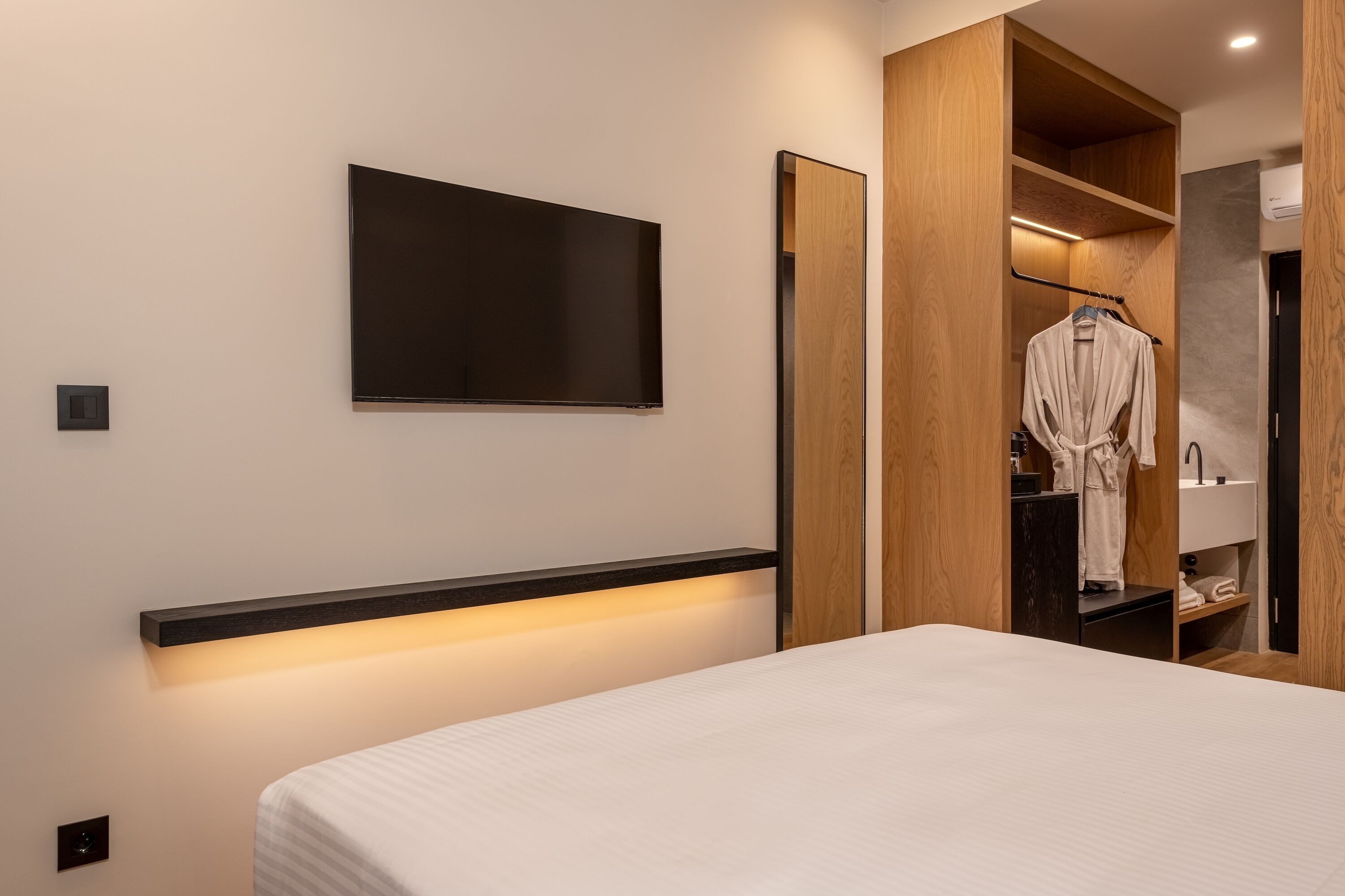 1 bedroom, premium bedding, in-room safe, desk