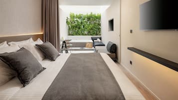 Double room with outdoor Jacuzzi | 1 bedroom, premium bedding, in-room safe, desk