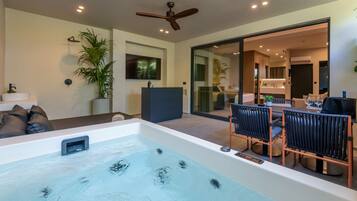 Junior Suite with Outdoor Jacuzzi | Terrace/patio
