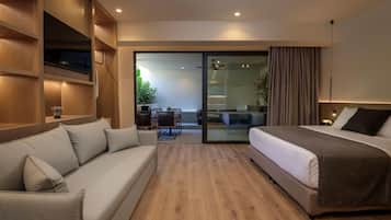 Junior Suite with Outdoor Jacuzzi | Premium bedding, in-room safe, desk, soundproofing