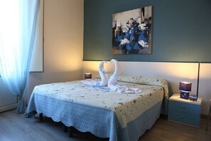 Double or Twin Room | Desk, iron/ironing board, free WiFi - Le 3 B (Catania)
