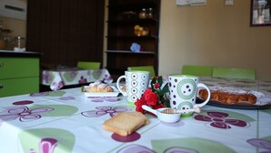 A breakfast table with pastries, a teapot, and a teacup. - Le 3 B (Catania)