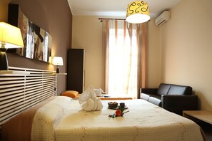 Triple Room | Desk, iron/ironing board, free WiFi - Le 3 B (Catania)