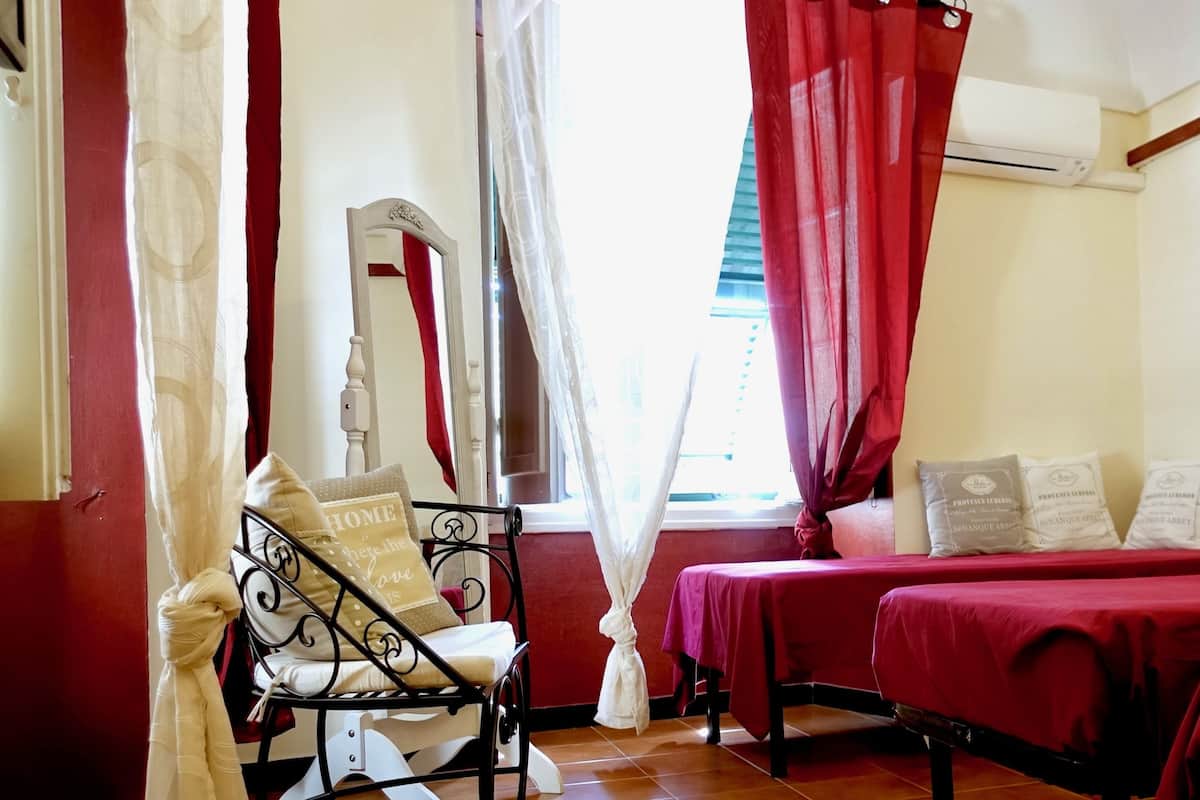 Camas plegables/adicionales, wifi gratis y ropa de cama 