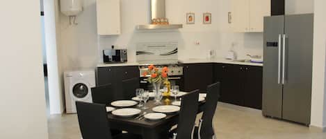 Comfort-Apartment, 3 Schlafzimmer | Eigene Küche | Kühlschrank, Mikrowelle, Ofen, Herdplatte