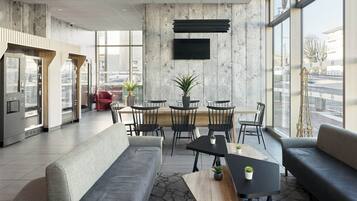 Coin salon dans le hall