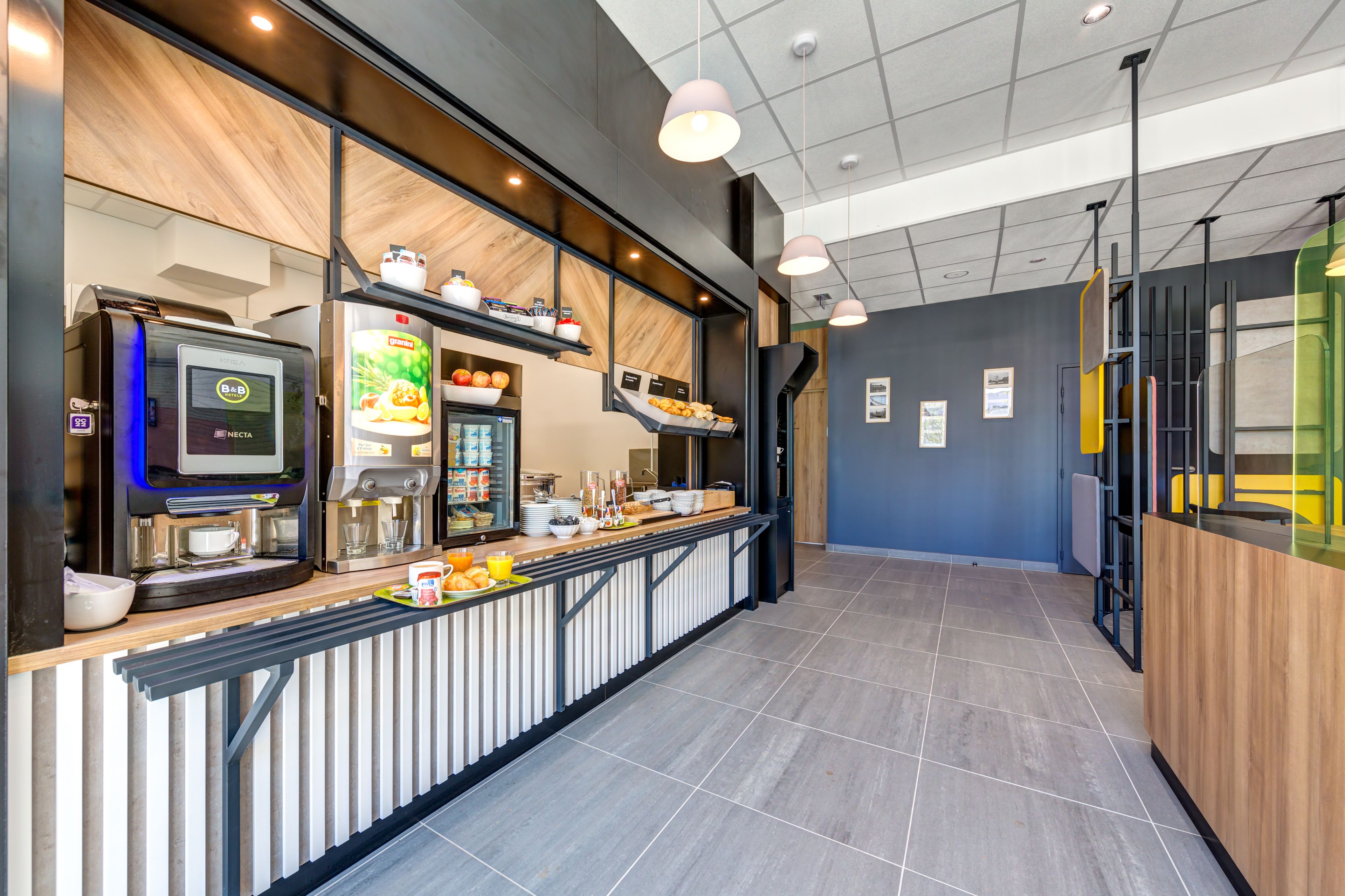 daily buffet breakfast for a fee