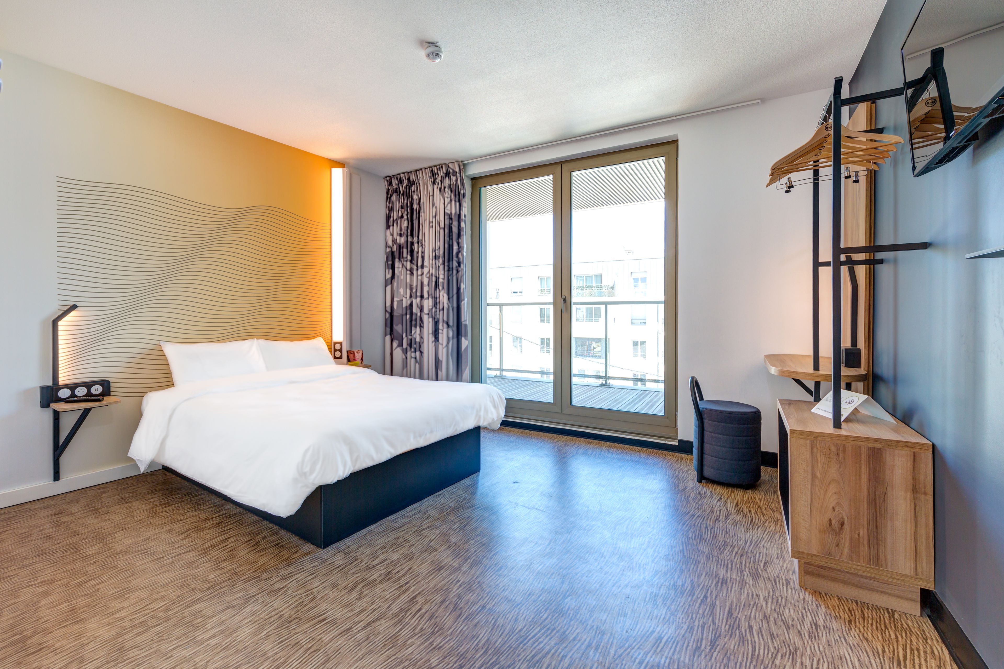 double room, accessible, non smoking | premium bedding, desk, soundproofing, iron/ironing board