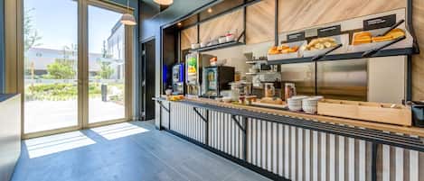 Café da manhã com buffet todos os dias mediante uma taxa