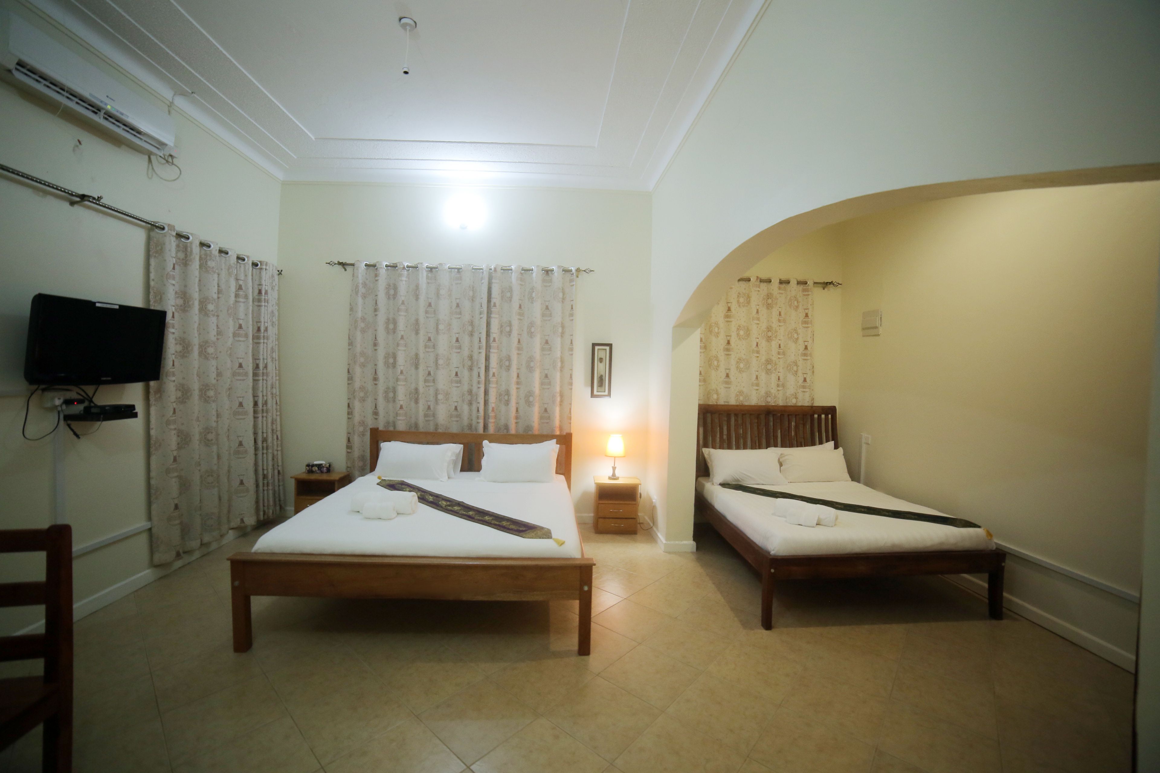 premium bedding, down duvets, in-room safe, desk