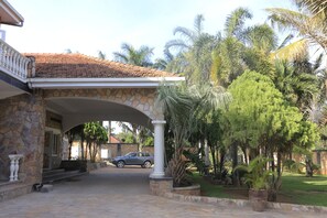 Property entrance - Entebbe Palm Hotel (Entebbe)