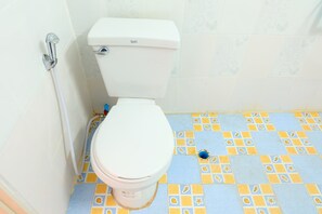 Quarto standard | Banheiro | Chuveiro, produtos de toalete grátis, toalhas de banho