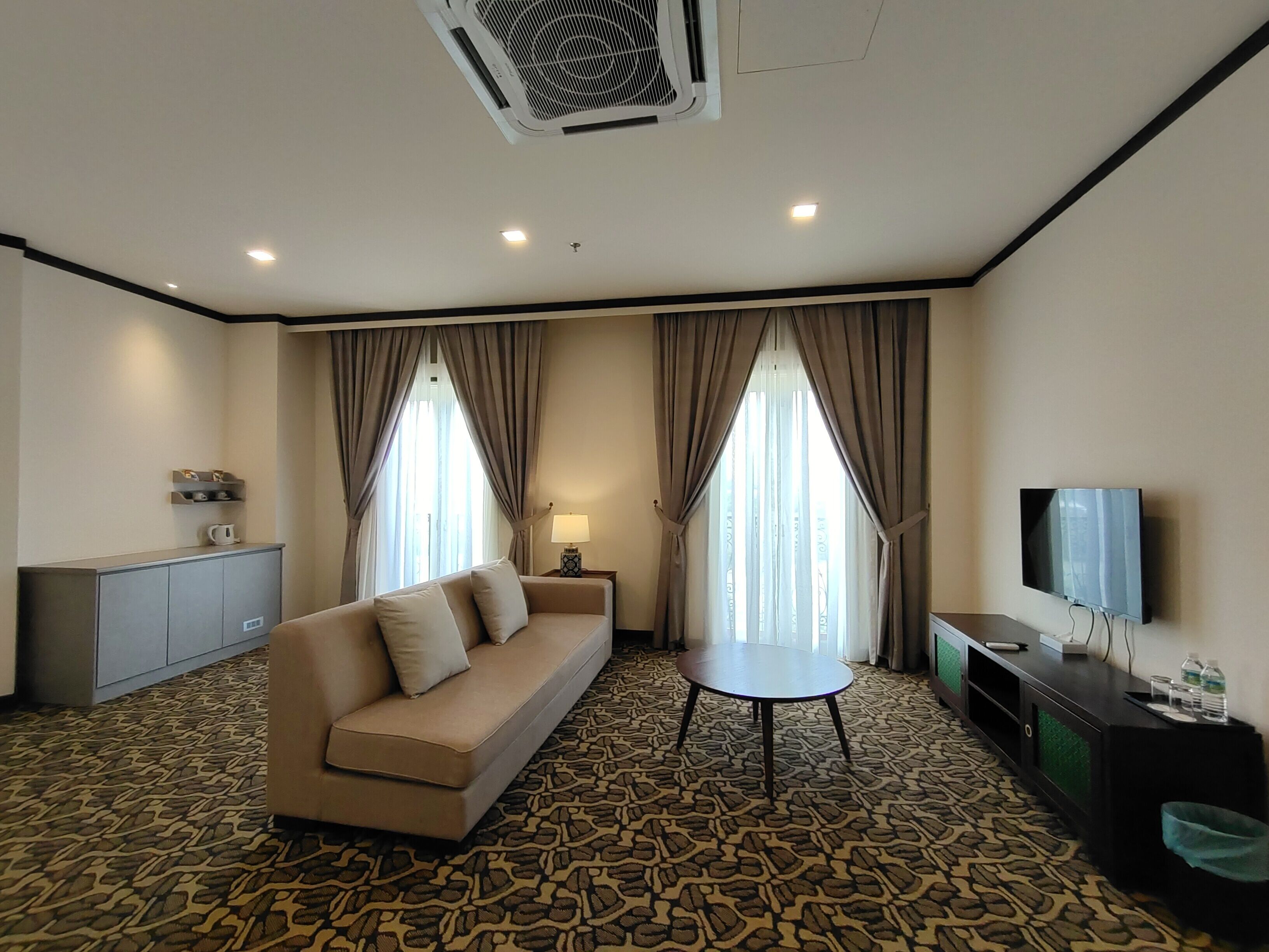 riviera premier king suite  | living area | lcd tv