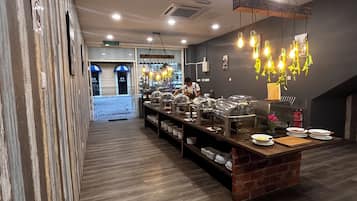Daily cooked-to-order breakfast for a fee