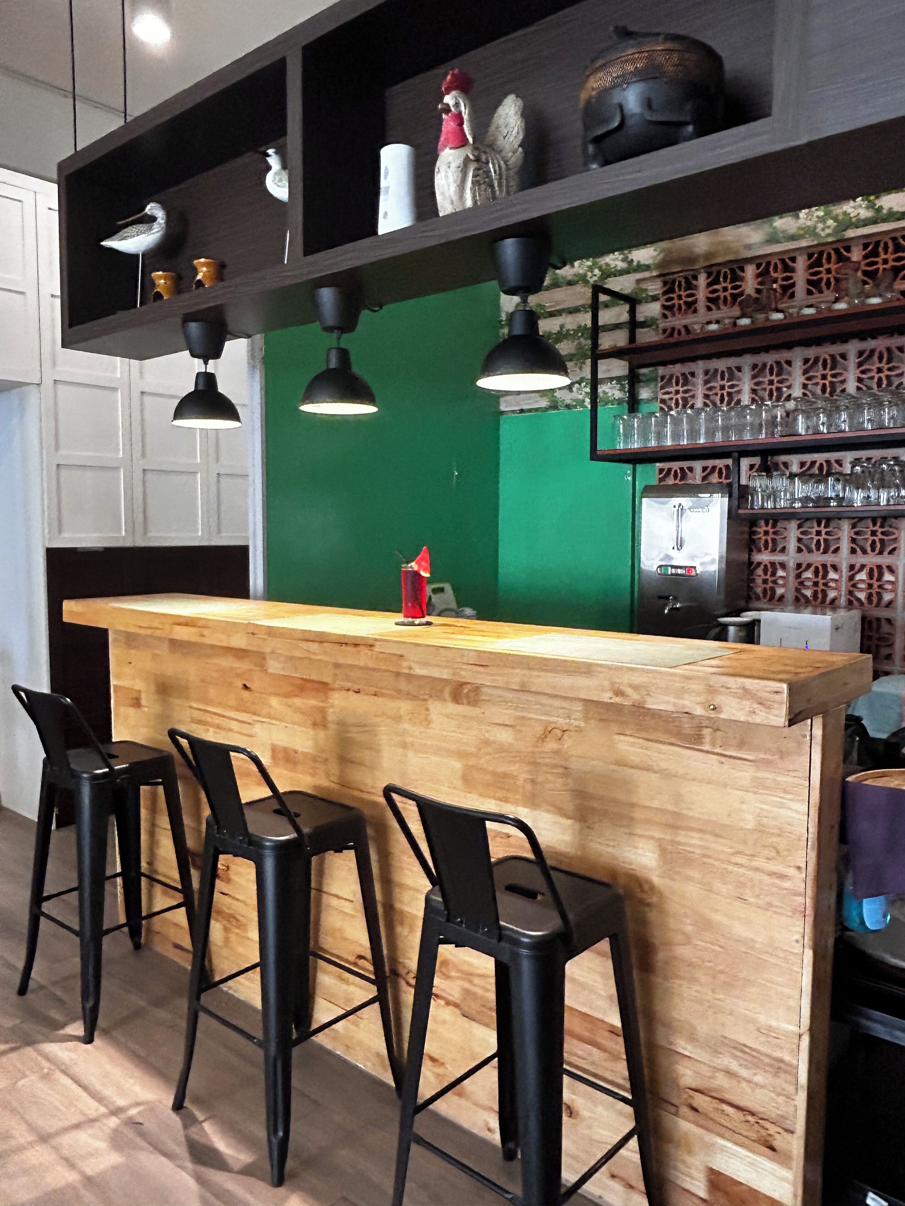 breakfast, lunch, dinner served; local and international cuisine