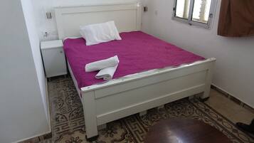 Double or Twin Room | In-room safe, desk, iron/ironing board, free WiFi
