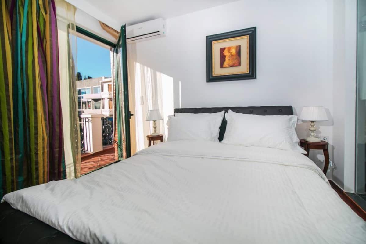 Deluxe Apartment (Jasmin) | 2 bedrooms, in-room safe, soundproofing, iron/ironing board
