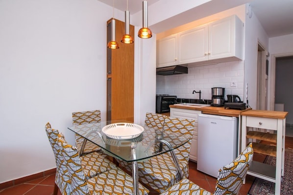Deluxe Apartment, 2 Bedrooms (Galini) | Private kitchenette | Fridge, stovetop, coffee/tea maker, electric kettle