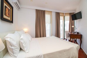 Appartamento Deluxe, 2 camere da letto (Galini) | Bagno | Doccia, soffione a pioggia, set di cortesia gratuito, asciugacapelli