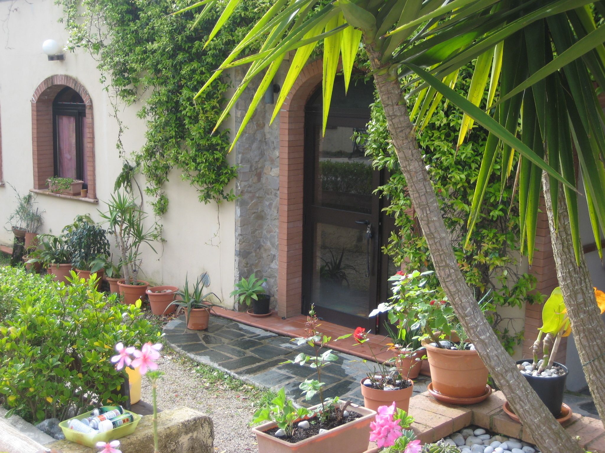 Pintu masuk properti