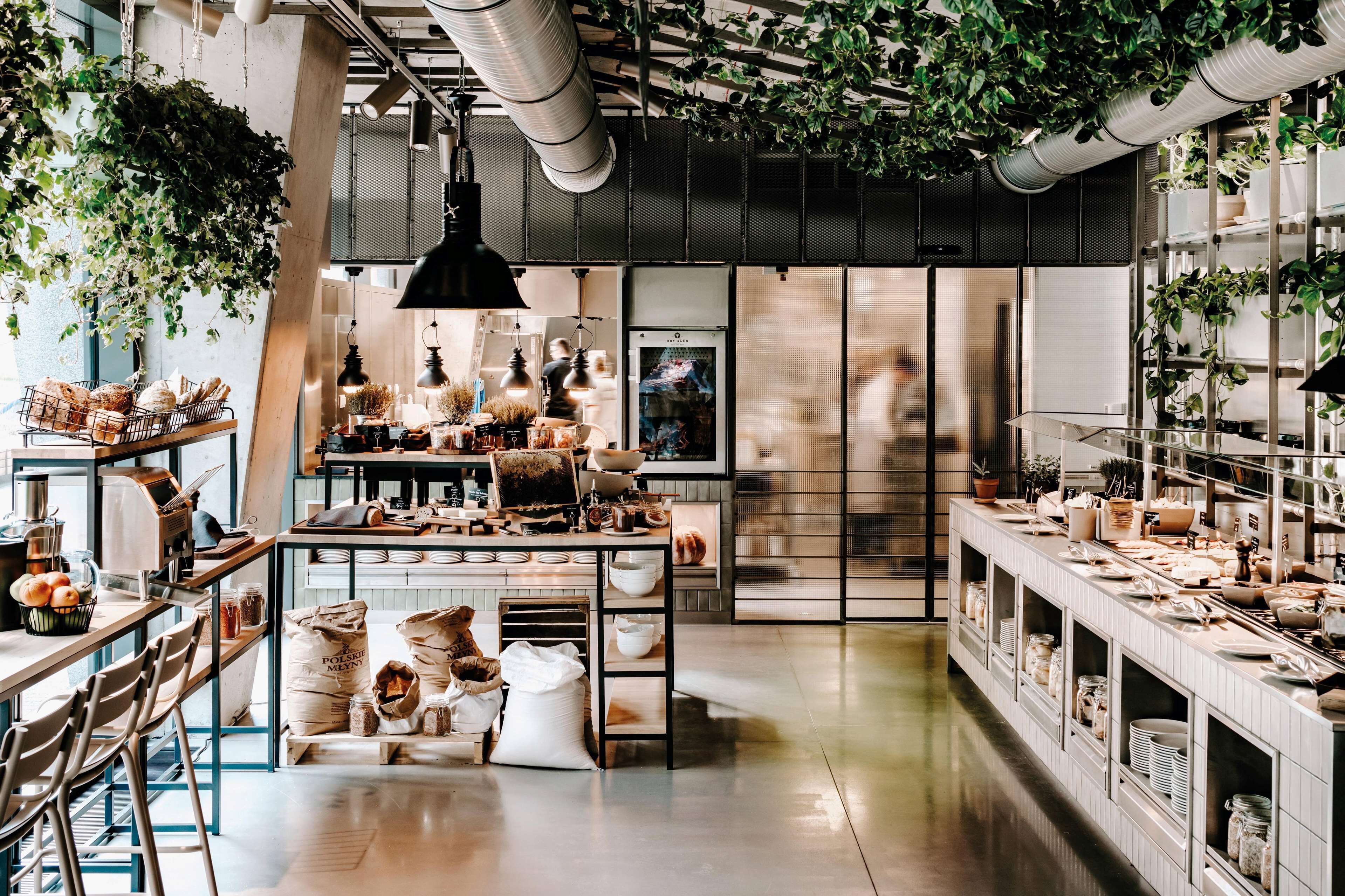 breakfast, lunch, dinner served; international cuisine