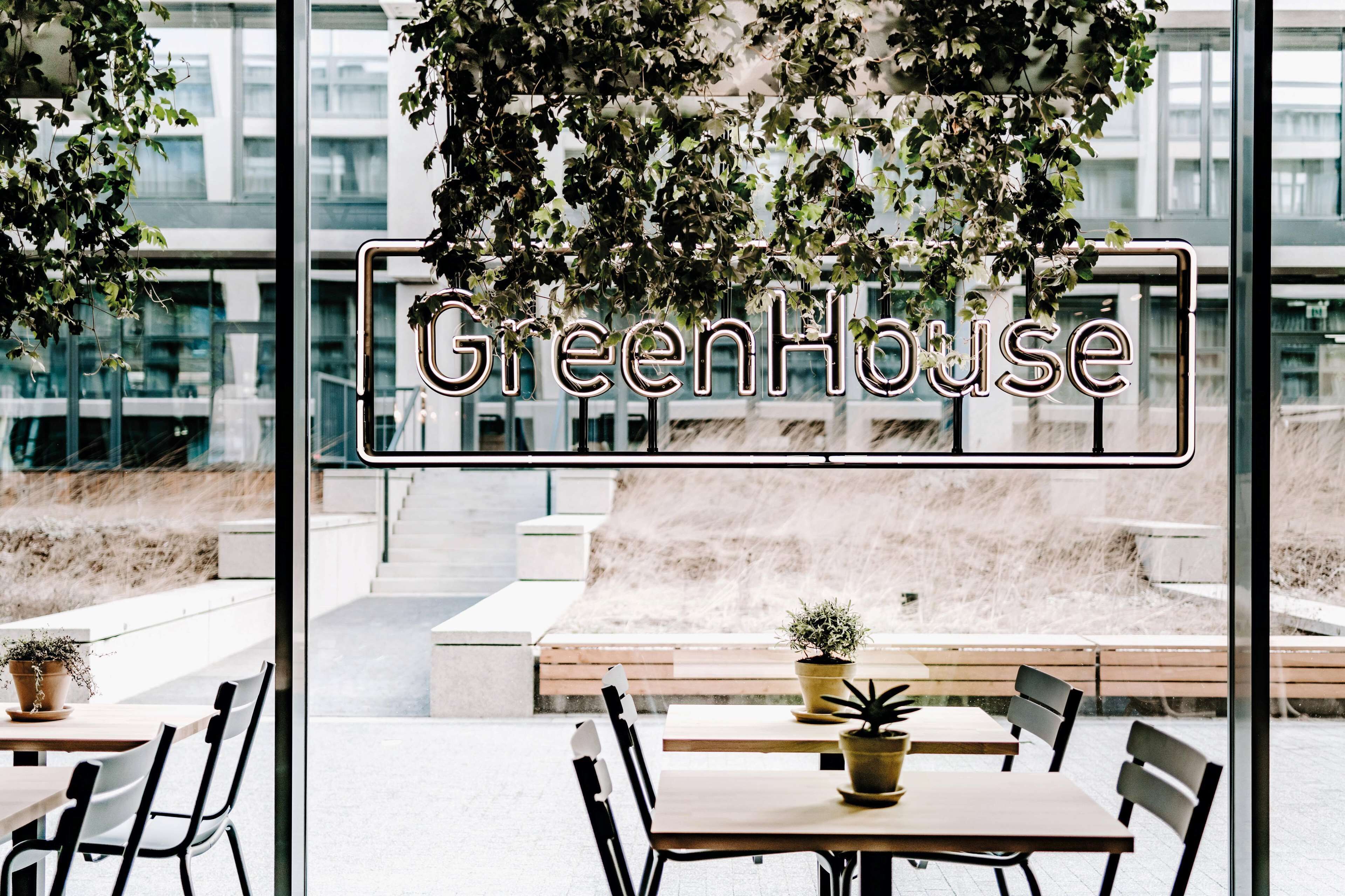 breakfast, lunch, dinner served; international cuisine