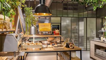 Café da manhã com buffet diário (PLN 75 por pessoa)