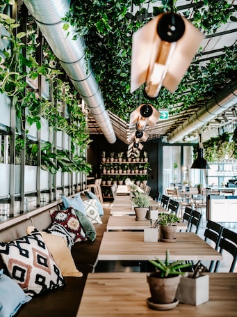 Breakfast, lunch, dinner served; international cuisine . Vienna House by Wyndham Mokotow Warsaw