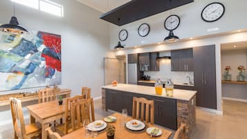 Free daily English breakfast