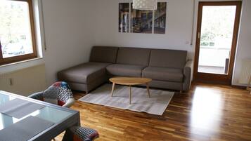 Comfort Apartment, 2 Bedrooms, Balcony | Living room | Flat-screen TV