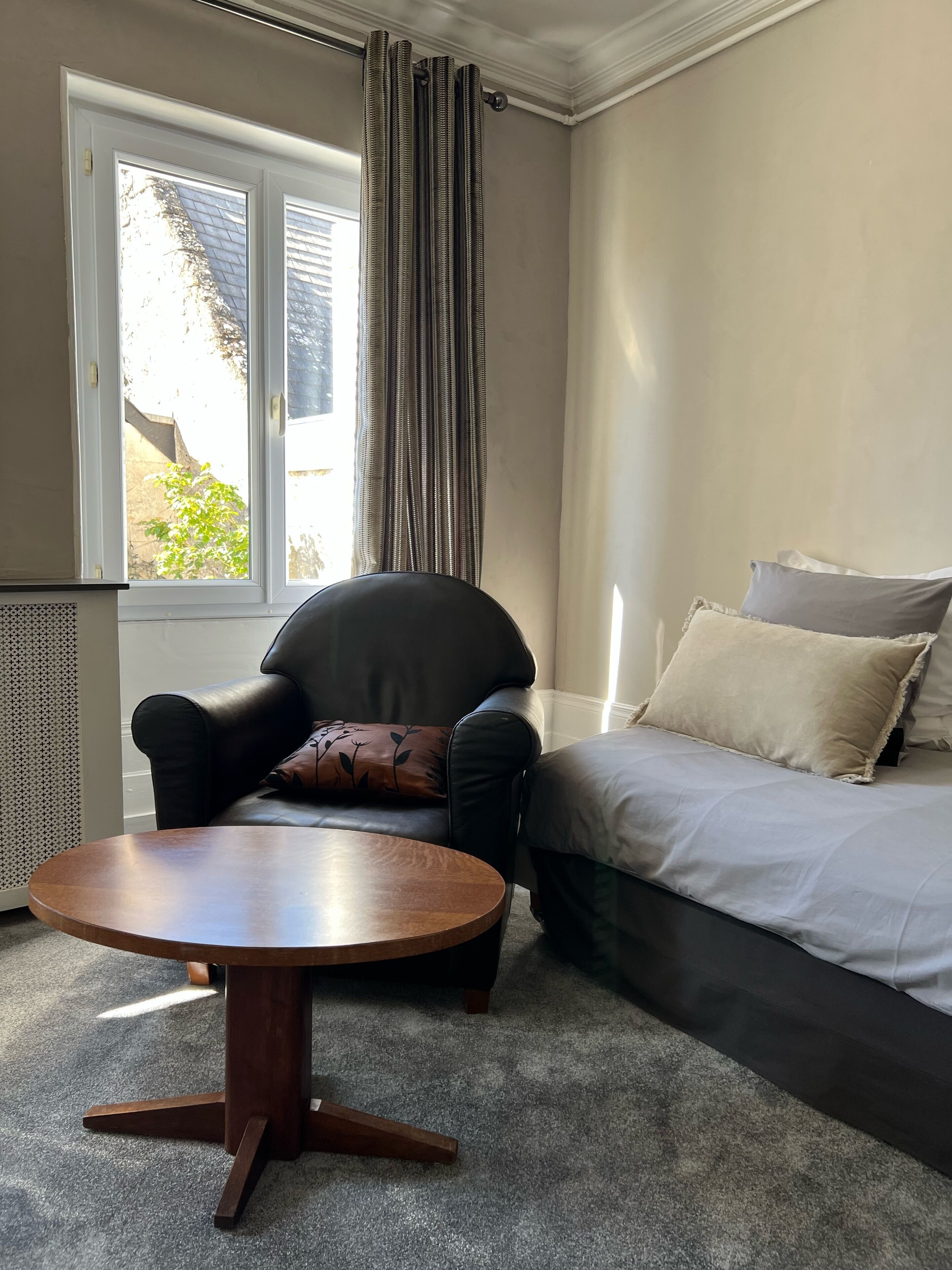 Driepersoonskamer | Luxe beddengoed, bedden met traagschuimmatrassen